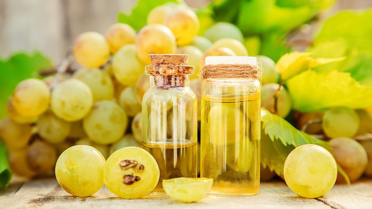 Grapeseed Oil for Wrinkles, Stretch Marks, Healthy Hair and Culinary Uses